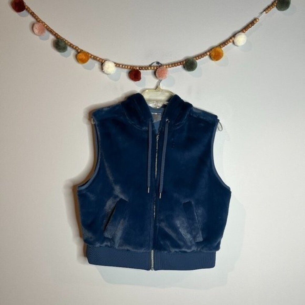 Calia by Carrie Underwood blue fuzzy vest